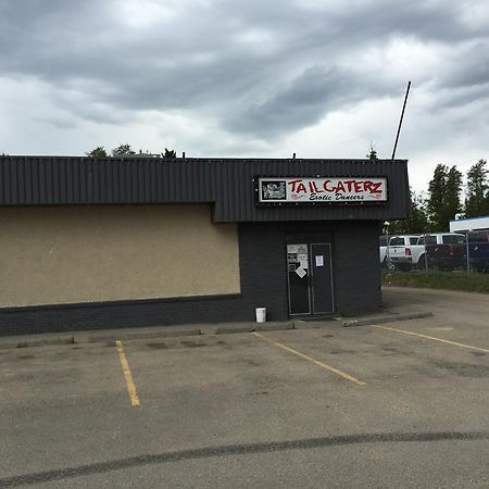 Skyvista Inn Whitecourt Exterior photo