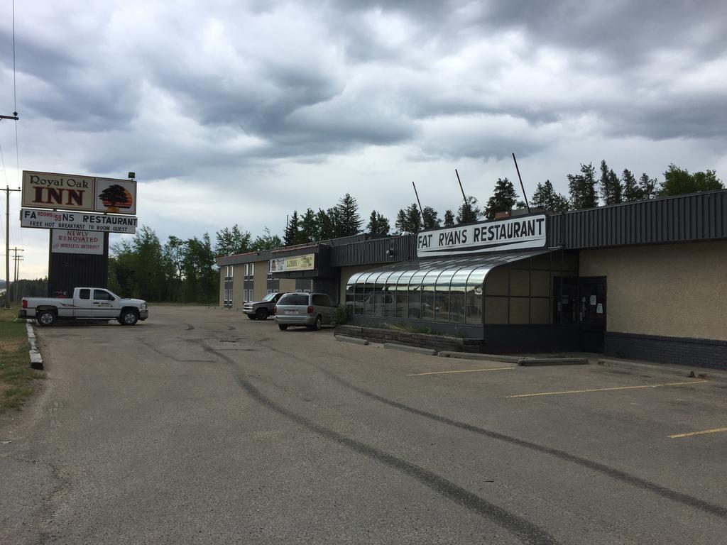 Skyvista Inn Whitecourt Exterior photo