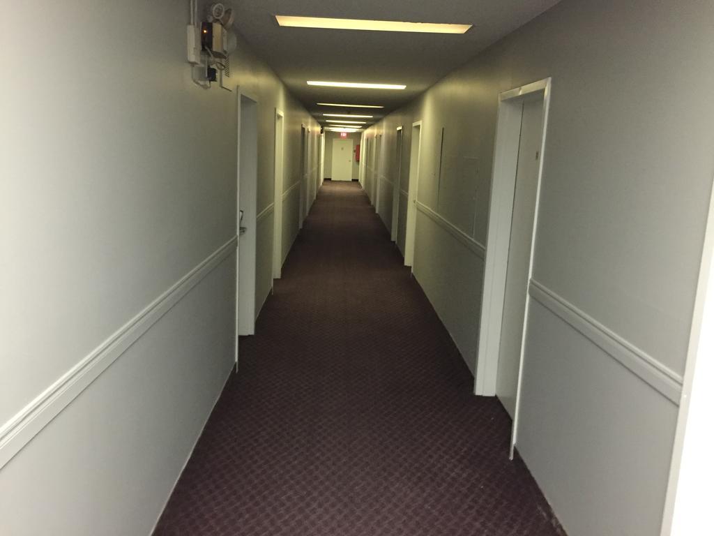 Skyvista Inn Whitecourt Exterior photo