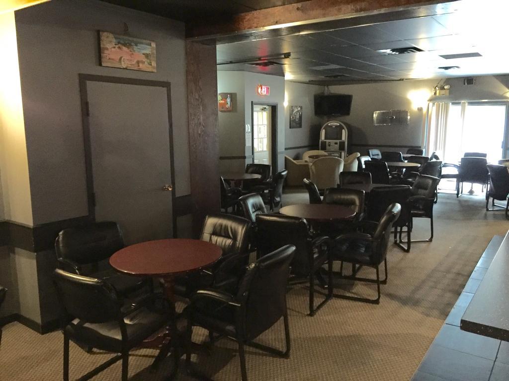 Skyvista Inn Whitecourt Exterior photo