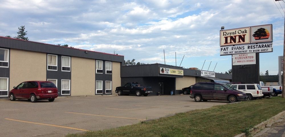 Skyvista Inn Whitecourt Exterior photo